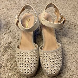 Skechers Women Beige Eyelet Pattern Turtledove Espadrille Wedge Shoes Size 8